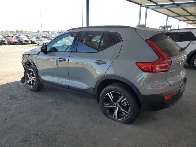 2024 Volvo XC40 Core