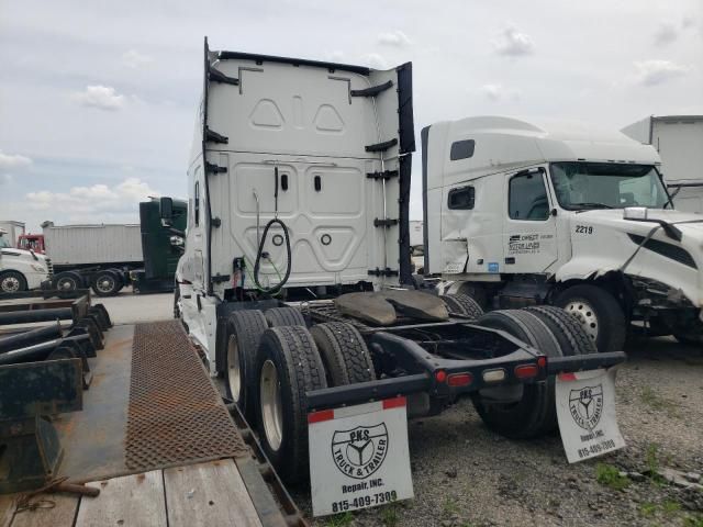 2020 Freightliner Cascadia 126