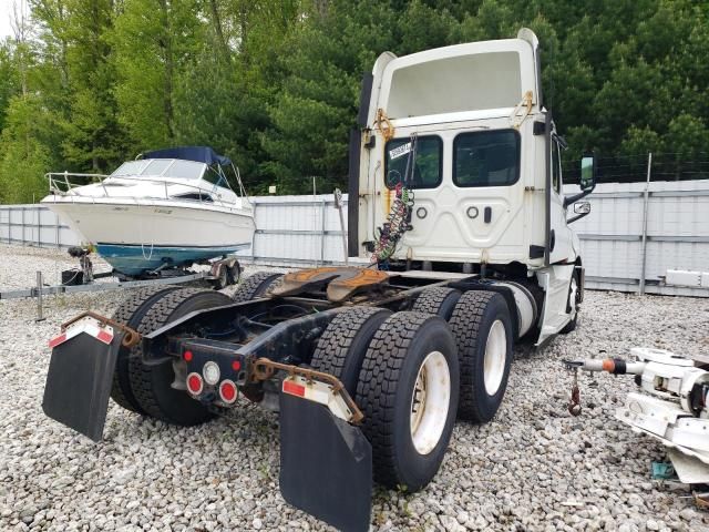 2020 Freightliner Cascadia 126