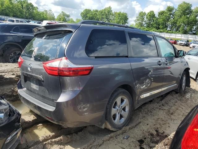 2017 Toyota Sienna LE