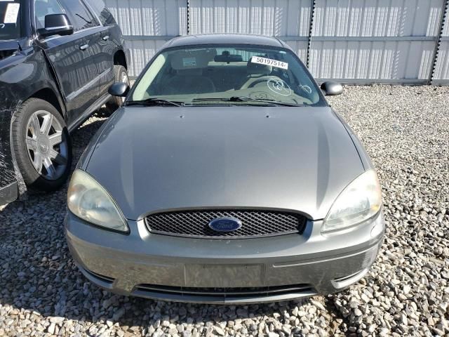 2004 Ford Taurus SE