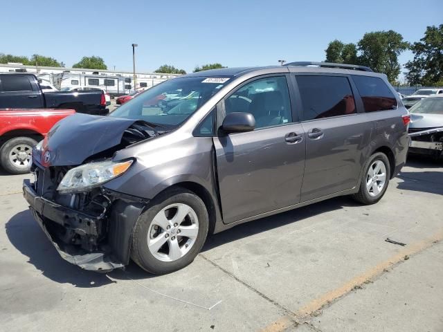 2016 Toyota Sienna LE