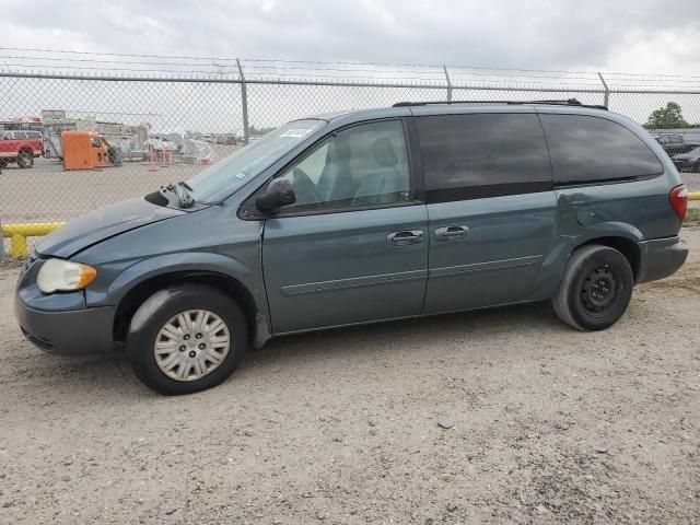 2005 Chrysler Town & Country LX