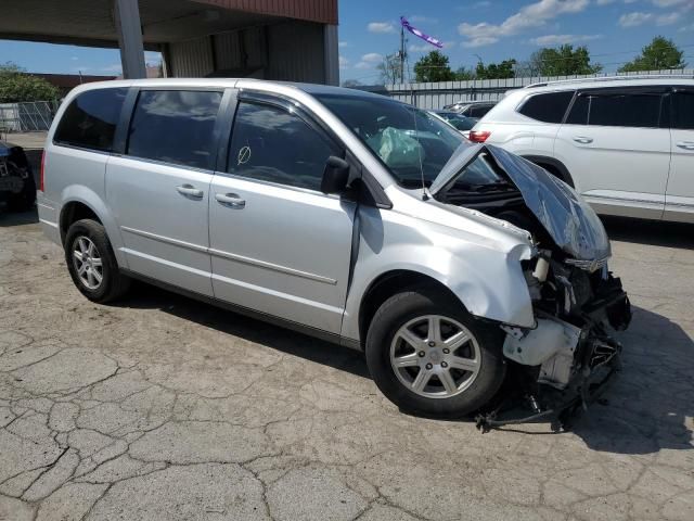 2010 Chrysler Town & Country LX