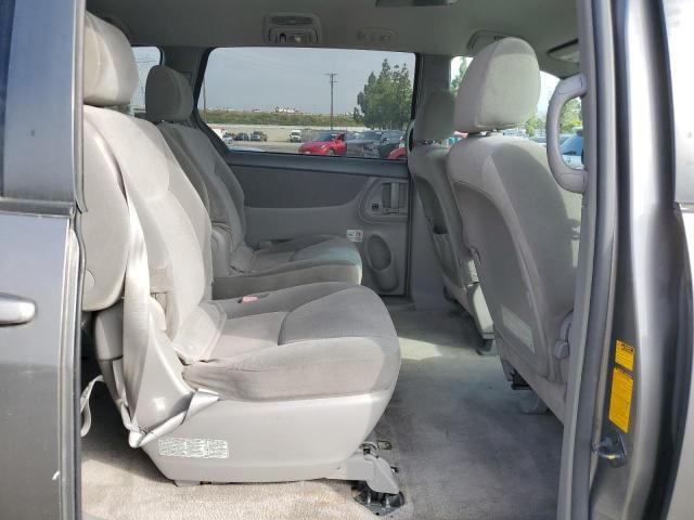 2005 Toyota Sienna CE