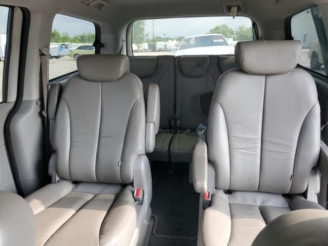 2008 Hyundai Entourage GLS