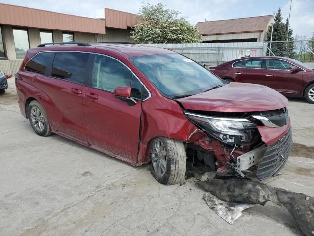 2022 Toyota Sienna LE