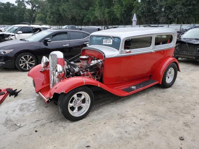 1932 Ford 2-DR Sedan