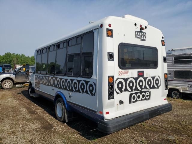 2014 Ford Econoline E450 Super Duty Cutaway Van