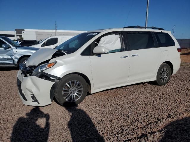 2020 Toyota Sienna XLE