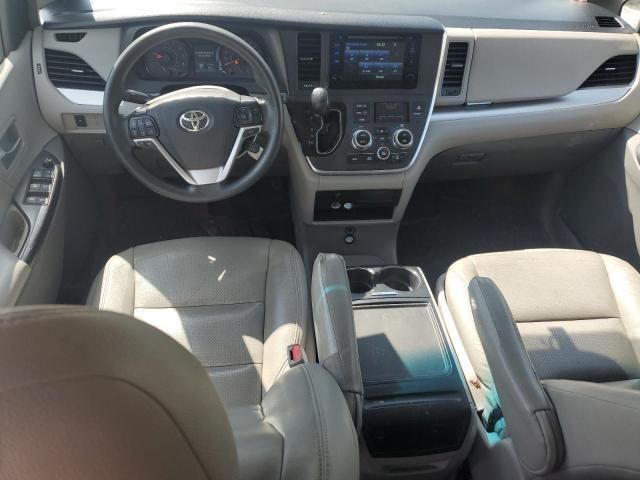 2017 Toyota Sienna LE