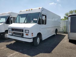 Buy Salvage Trucks For Sale now at auction: 1999 Freightliner Chassis M Line WALK-IN Van