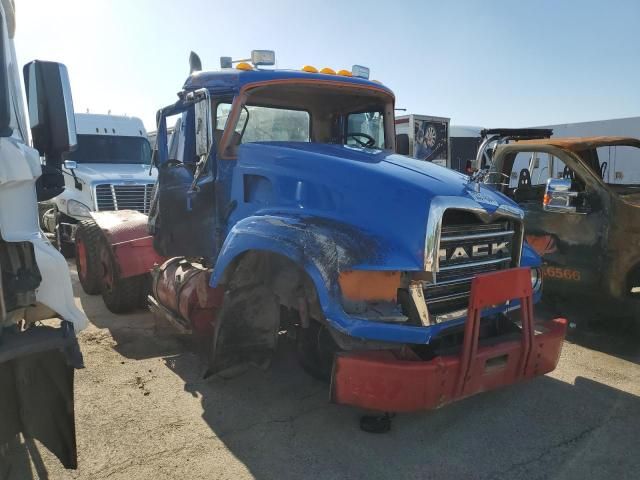 2005 Mack 700 CV700