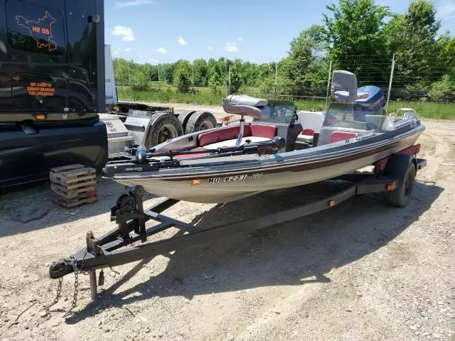 1982 Land Rover 1982 Landau Boat CO Commanche