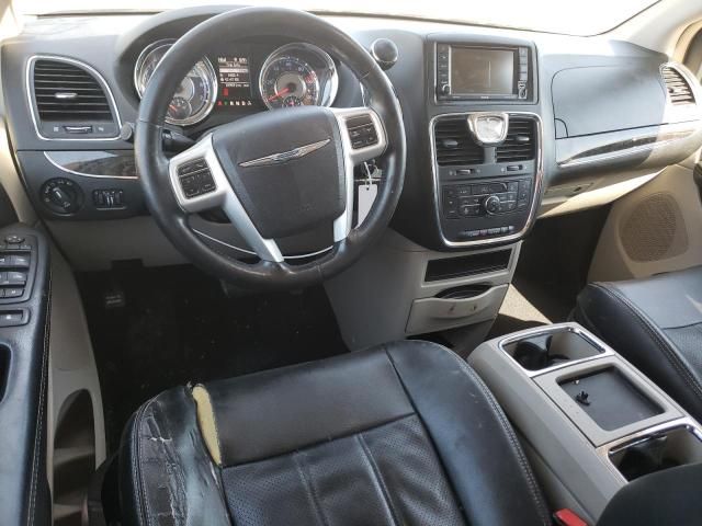 2014 Chrysler Town & Country Touring L