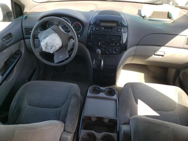 2004 Toyota Sienna CE