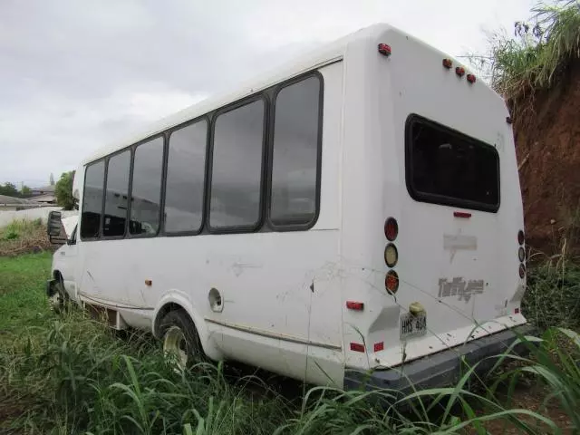 2011 Ford Econoline E450 Super Duty Cutaway Van