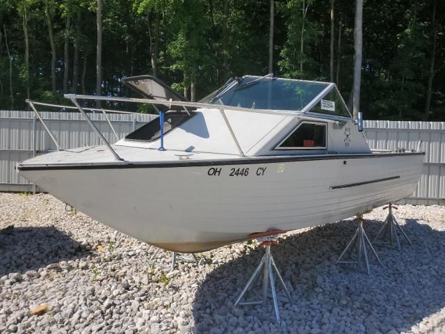 1988 Crestliner Boat