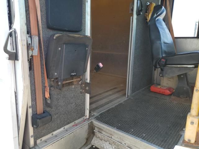 1999 Freightliner Chassis M Line WALK-IN Van