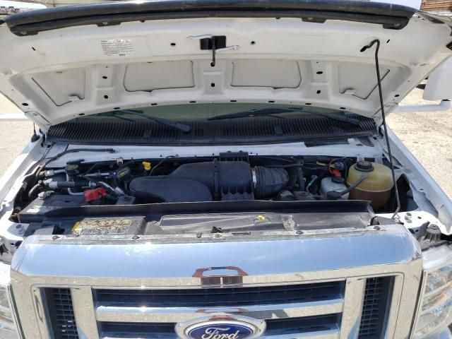 2016 Ford Econoline E450 Super Duty Cutaway Van