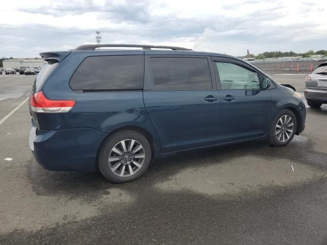 2011 Toyota Sienna LE