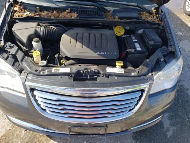 2015 Chrysler Town & Country Touring L