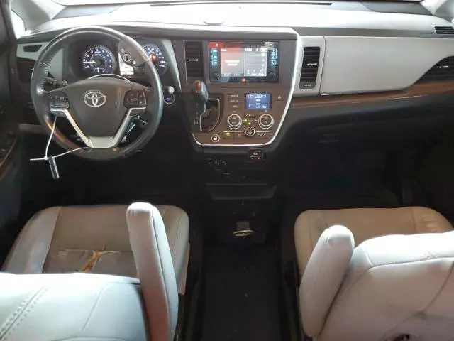 2017 Toyota Sienna XLE