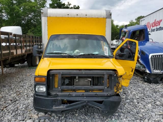 2015 Ford Econoline E350 Super Duty Cutaway Van