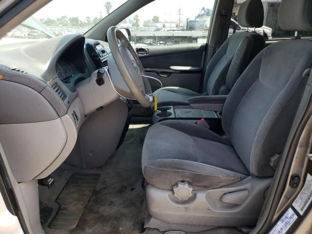 2004 Toyota Sienna CE