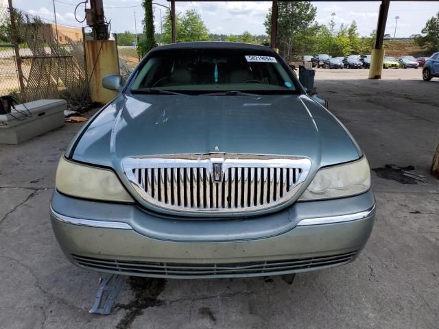 2005 Lincoln Town Car Signature Limited