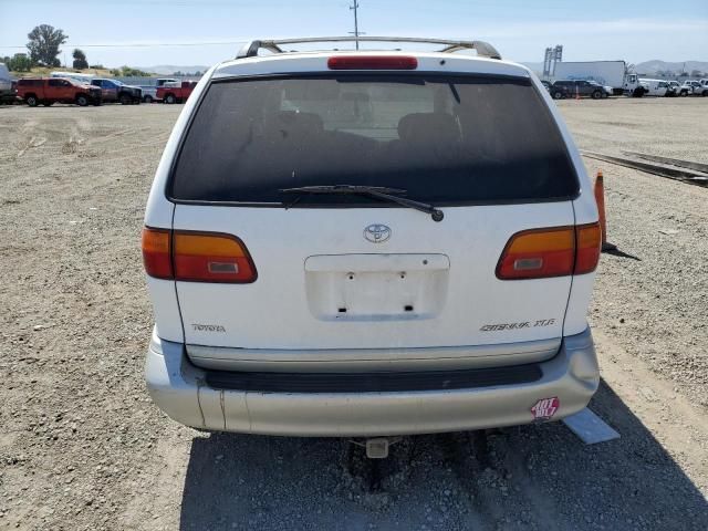 2000 Toyota Sienna LE