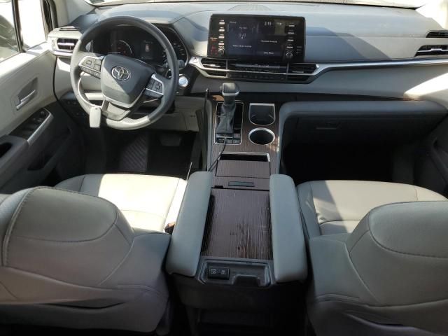 2021 Toyota Sienna XLE