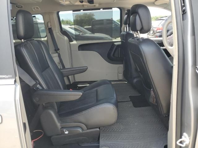 2013 Chrysler Town & Country Touring L