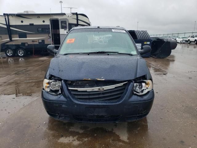 2007 Chrysler Town & Country LX