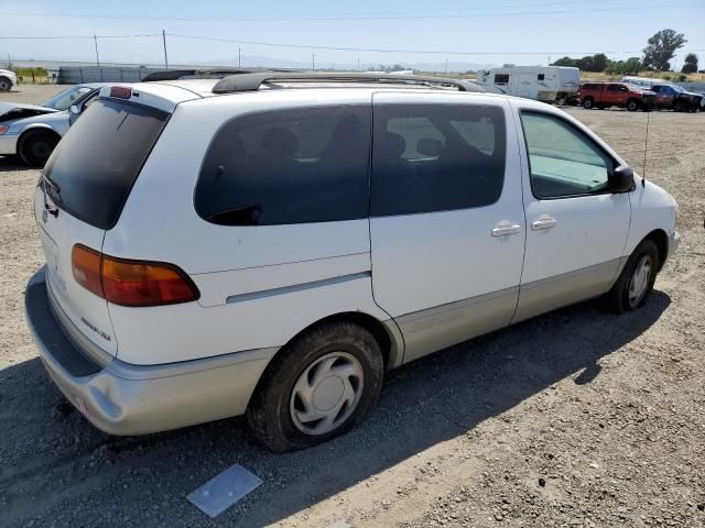 2000 Toyota Sienna LE