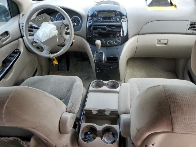 2004 Toyota Sienna CE