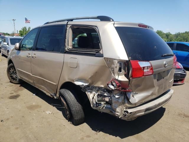 2004 Toyota Sienna CE