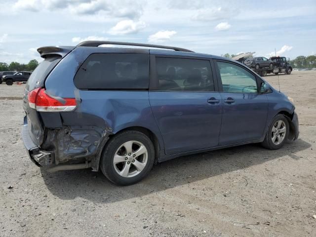 2013 Toyota Sienna LE