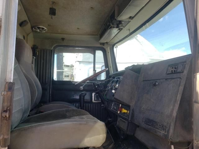 1996 Kenworth Construction T600