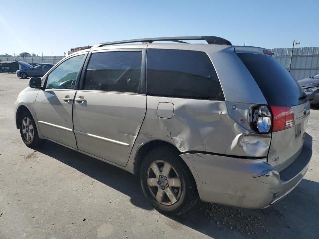 2004 Toyota Sienna XLE