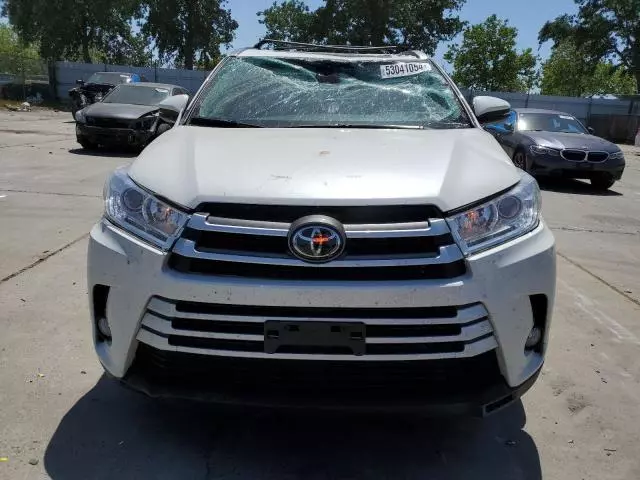 2019 Toyota Highlander SE