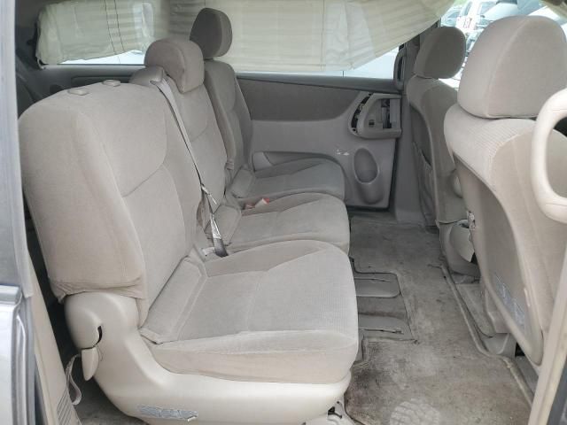 2004 Toyota Sienna CE