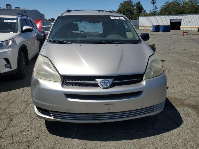 2004 Toyota Sienna CE