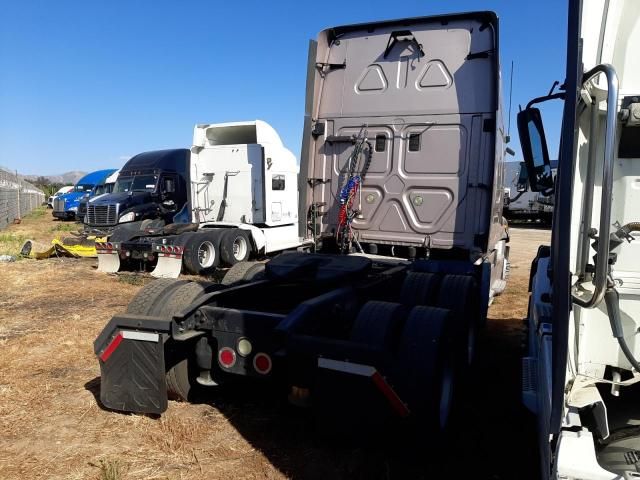 2013 Freightliner Cascadia 125