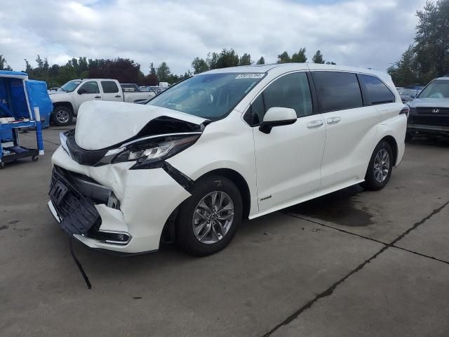 2021 Toyota Sienna XLE