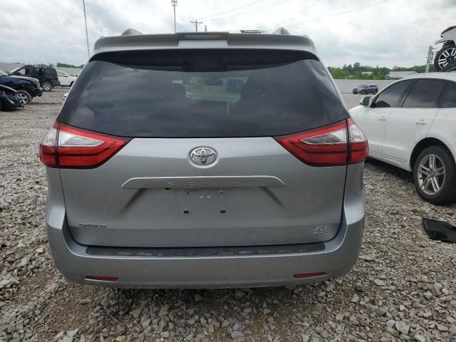 2018 Toyota Sienna XLE