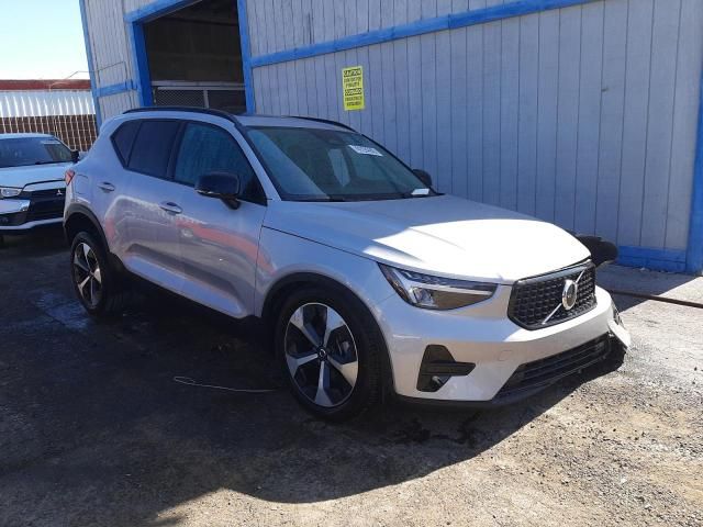 2024 Volvo XC40 Core