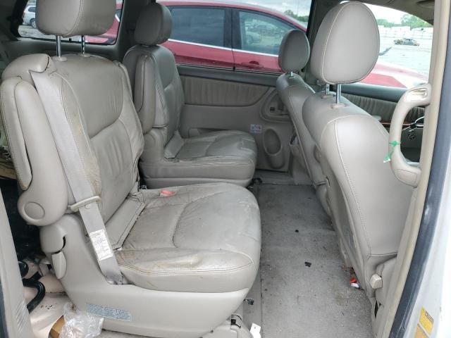 2004 Toyota Sienna XLE