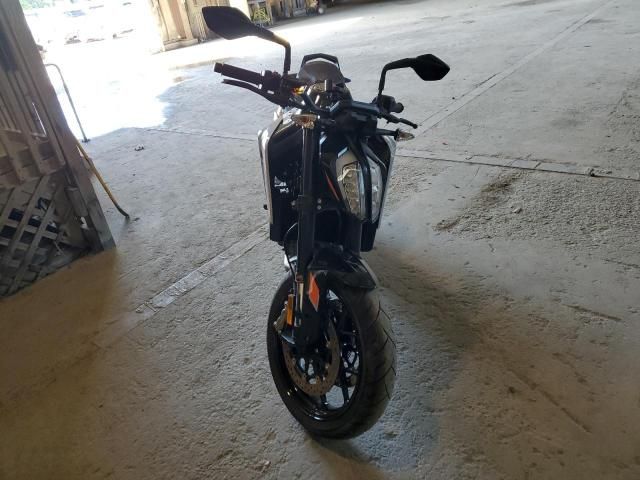 2023 KTM 790 Duke