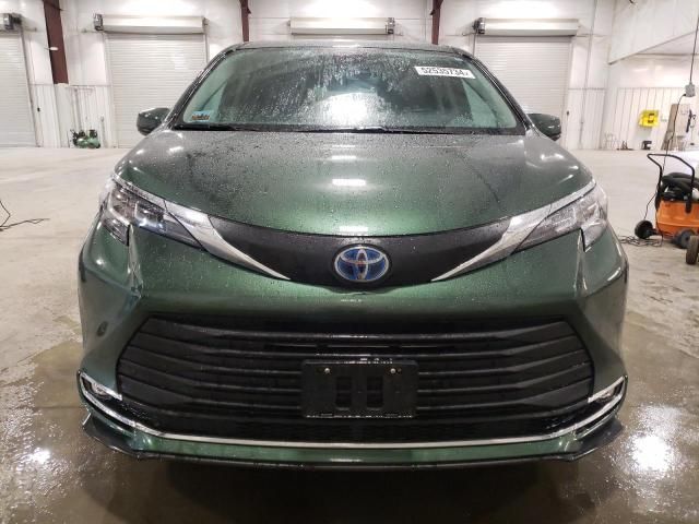 2021 Toyota Sienna XLE